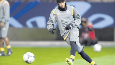 La revelación brasileña, Neymar, acaparará hoy los reflectores y el interés de los grandes clubes del mundo.