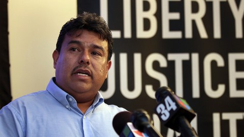 Antonio Montejano, que nació en Los  Ángeles, cuenta cómo fue detenido por ICE en noviembre pasado. El caso y otros tres más fueron presentados ayer en una conferencia de prensa.