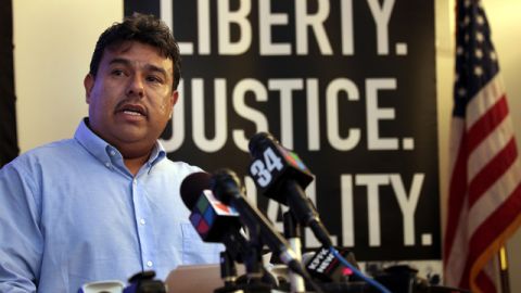 Antonio Montejano, que nació en Los Ángeles, cuenta cómo fue detenido por ICE en noviembre pasado. El caso y otros tres más fueron presentados ayer en una conferencia de prensa.