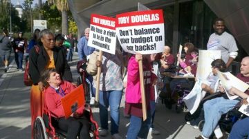 En noviembre pasado, decenas de discapacitados llegaron a Sacramento a protestar contra las reducciones.