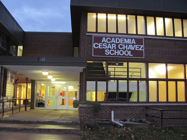 Fachada de la Academia César Chávez, en Saint Paul, Minnesota.