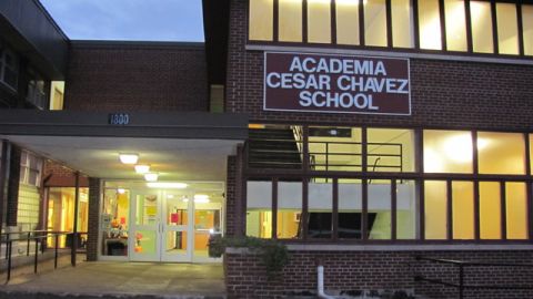 Fachada de la Academia César Chávez, en Saint Paul, Minnesota.