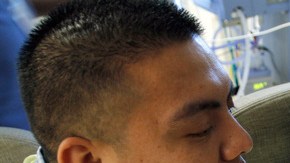 Melinda Star Guido, la estrella, como la ha bautizado su padre (izq.), nació 14 semanas antes de lo esperado.