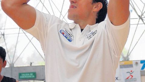 Eduardo Nájera estará entre algodones al primer pitazo.