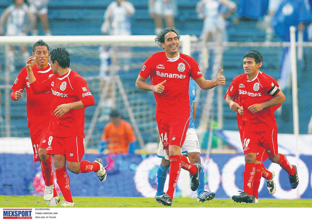 Édgar Dueñas (14) fue el anotador del segundo gol de Toluca en la victoria de los Choriceros sobre Atlante en el Nemesio Díez.