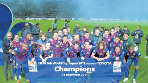 En una imagen ya repetida, el Barsa  celebra la conquista del Mundial de Clubes para cerrar un exitoso año 2011 en el que también ganaron la Champions, la Liga de España, la Recopa de España y la de Europa.