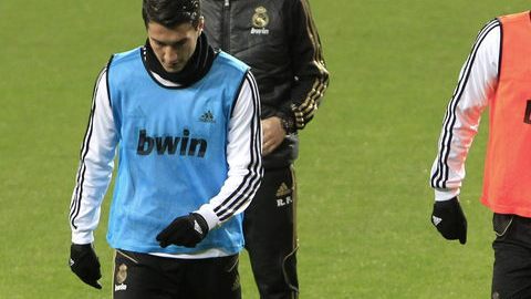 Nuri Sahin (izq.)  y  Hamit Altintop (der.)  saldrán hoy  como titulares con Real Madrid, que con equipo alterno se enfrentará al Ponferradina.