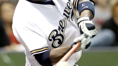 Yuniesky Betancourt regresa al equipo que lo bautizó en GL.