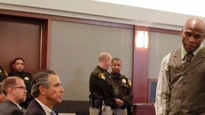 Floyd Mayweather Jr. fue sentenciado ayer tras declararse culpable de violencia doméstica y agresión en un tribunal de Las Vegas.