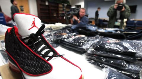 Durante la "Operación Fraude Navideño", incautaron mercancía pirata valorada en $80 millones.