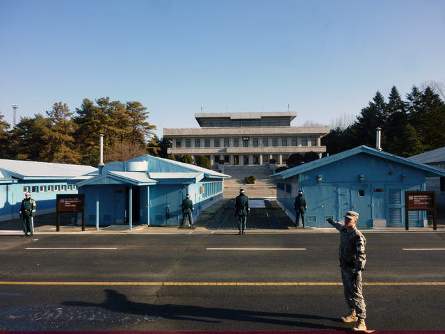 Militares de las dos Coreas se vigilan estos días muy de cerca en Panmunjom, una de las últimas fronteras de la Guerra Fría.