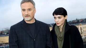 David Fincher y Rooney Mara, quien interpreta a Lisbeth Salander, en la presentación de la cinta en Estocolmo, Suecia, en noviembre pasado.