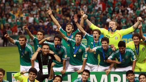 La selección mexicana festeja el título de campeona del mundo en el Azteca tras derrotar por 2-0 a Uruguay el pasado 10 de julio.