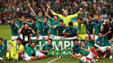La selección mexicana festeja el título de campeona del mundo en el Azteca tras derrotar por 2-0 a Uruguay el pasado 10 de julio.