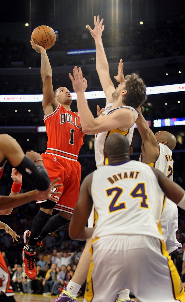 Este fue el tiro de Derrick Rose que acabó con los oro-púrpura. Luego bloquearían el último disparo de Kobe.