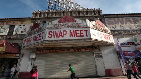 El fallo de la Corte pone en peligro varios proyectos, como la rehabilitación del teatro Westlake, cerca del parque MacArthur.