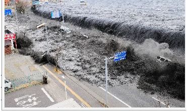 Foto del tsunami ocurrido tras el terremoto de Japón en marzo pasado.