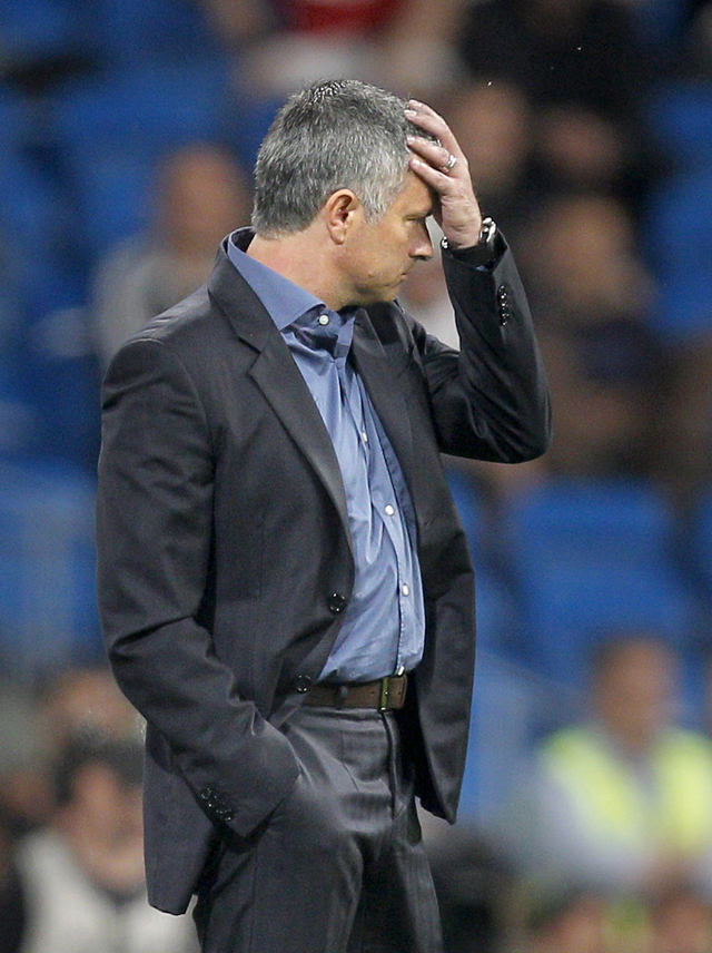 Jose Mourinho (izq.) seguro rezará porque Pep  Guardiola y su Barsa se 'atoren' en los octavos para no tener que enfrentarlos.