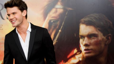Jeremy Irvine da vida al joven Albert, propietario del caballo Joey, en 'War Horse', ya en cines.