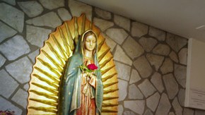 Padre John Curran, de la parroquia María Inmaculada, en el Valle de San Fernando.