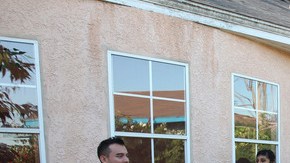 Un grupo de  ACCE realizó  una  limpieza en varias casas embargadas y  recogieron  gran cantidad  de basura.