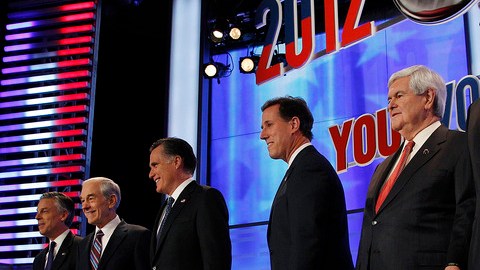 De izq. a der.: Jon Huntsman, Ron Paul, Mitt Romney, Rick Santorum, Newt Gingrich y Rick Perry en Manchester, New Hampshire.