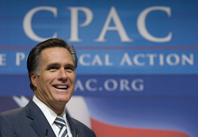 Grupos que respaldan a los aspirantes Mitt Romney, Newt Gingrich y Jon Huntsman  dijeron que presentarán informes mensuales.