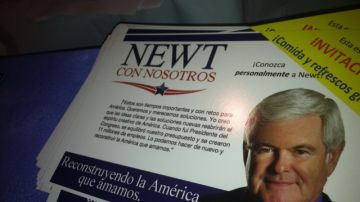 Newt Gingrich sostuvo un evento latino en New Hampshire y repartió panfletos en español.