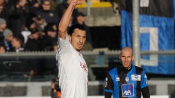 Zlatan Ibrahimovic destacó ayer al marcar el 1-0 al Atalanta, además de alcanzar al argentino Germán Denis en la cima del goleo con 12.