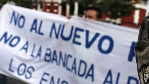 Un grupo de manifestantes grita contra el presidente de Nicaragua, Daniel Ortega,ayer, en Managua (Nicaragua).