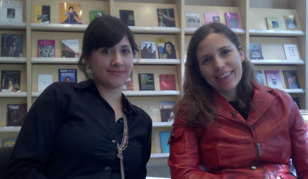 Marcela Guerrero (izq.) y Maria Gaztambide, del Centro Internacional para el Arte de las Américas  en Houston.: