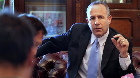 En diciembre pasado, el líder del Senado, Darrell Steinberg,  demócrata de Sacramento, pidió al gobernador Jerry Brown parar los cobros
