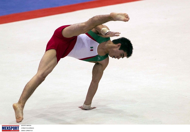 Daniel Corral realiza su rutina en el piso durante los pasados Juegos Panamericanos Guadalajara 2011, donde se colgó dos oros.