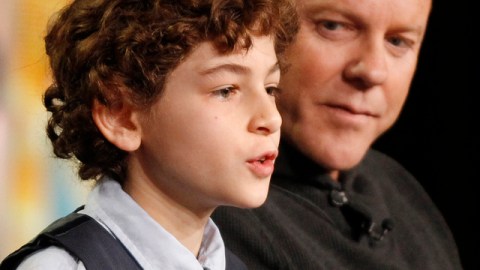 Kiefer Sutherland (der.) con el actor David Mazouz, estrellas de 'Touch', nueva serie de Fox.