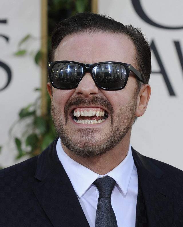 Ricky Gervais apuntará con su lengua viperina a las estrellas presentes en la gala.