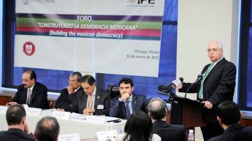 El foro 'Construyendo la democracia mexicana' se realizó en Chicago con la presencia de representantes de los partidos políticos de México.