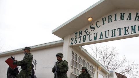 Atacantes asesinaron a tiros a un hombre que intentó refugiarse en  escuela.