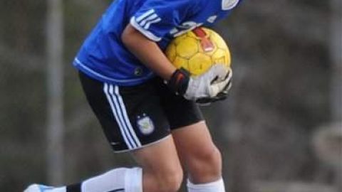 Francisco Javier Rodríguez durante un juego de futbol en El Camino High School en Los Angeles
