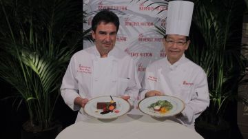 Los chefs Katsuo 'Suki' Sugiura (der.) y Thomas Henzi tardaron seis meses en crear el menú.
