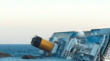 El Costa Concordia, que llevaba 4,229 ocupantes a bordo, naufraga en aguas de la isla de Giglio, en el norte de Italia.