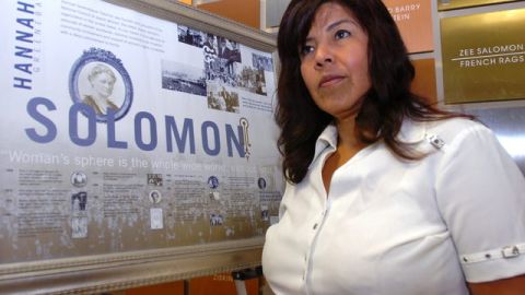 María Suárez es una víctima que migró de Michoacán y desde los 16 años fue esclavizada como trabajadora doméstica en California.