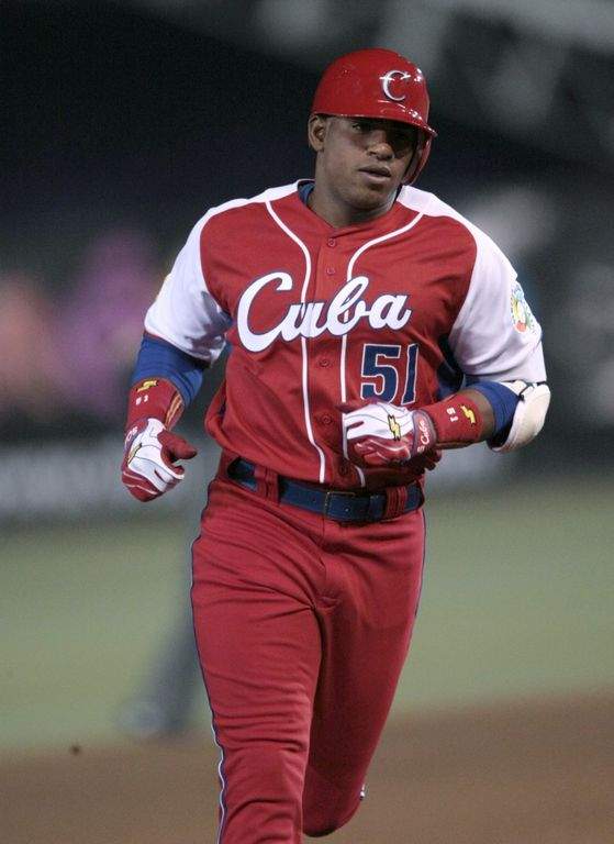 Céspedes, de 27 años, desertó hace seis meses de Cuba, donde fue parte de la selección nacional de béisbol