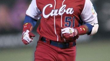 Céspedes, de 27 años, desertó hace seis meses de Cuba, donde fue parte de la selección nacional de béisbol