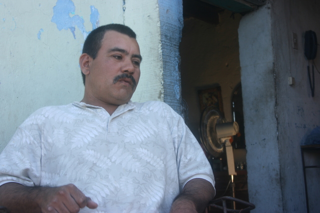 René Pérez, minero de "El Bóker" y quien vive junto a sus compañeros las penurias de excavar la mina de carbón.