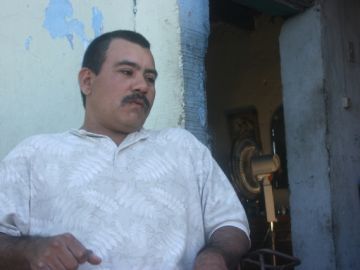 René Pérez, minero de "El Bóker" y quien vive junto a sus compañeros las penurias de excavar la mina de carbón.