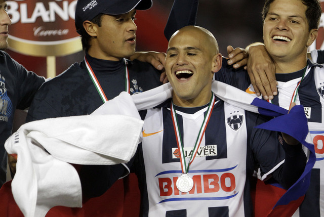 Atrás quedan los gloriosos momentos del chileno Humberto Suazo con el Monterrey equipo con el que ganó dos torneos en México.