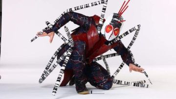 Liz Vandal diseñó diversos trajes para 'OVO' inspirándose en el mundo de los insectos.