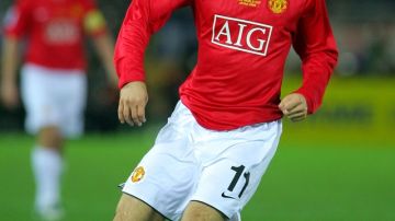 Brian Giggs, con 38 años, aún  juega con el Man-Utd.