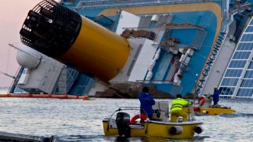 Hará falta más de dos semanas para poder sacar al 'Costa Concordia' del lugar en el que se encuentra encallado, dicen autoridades.