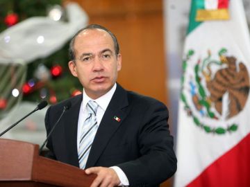 Calderón recibió a Petraeus en la residencia presidencial en la capital mexicana.